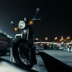 夜のバイク